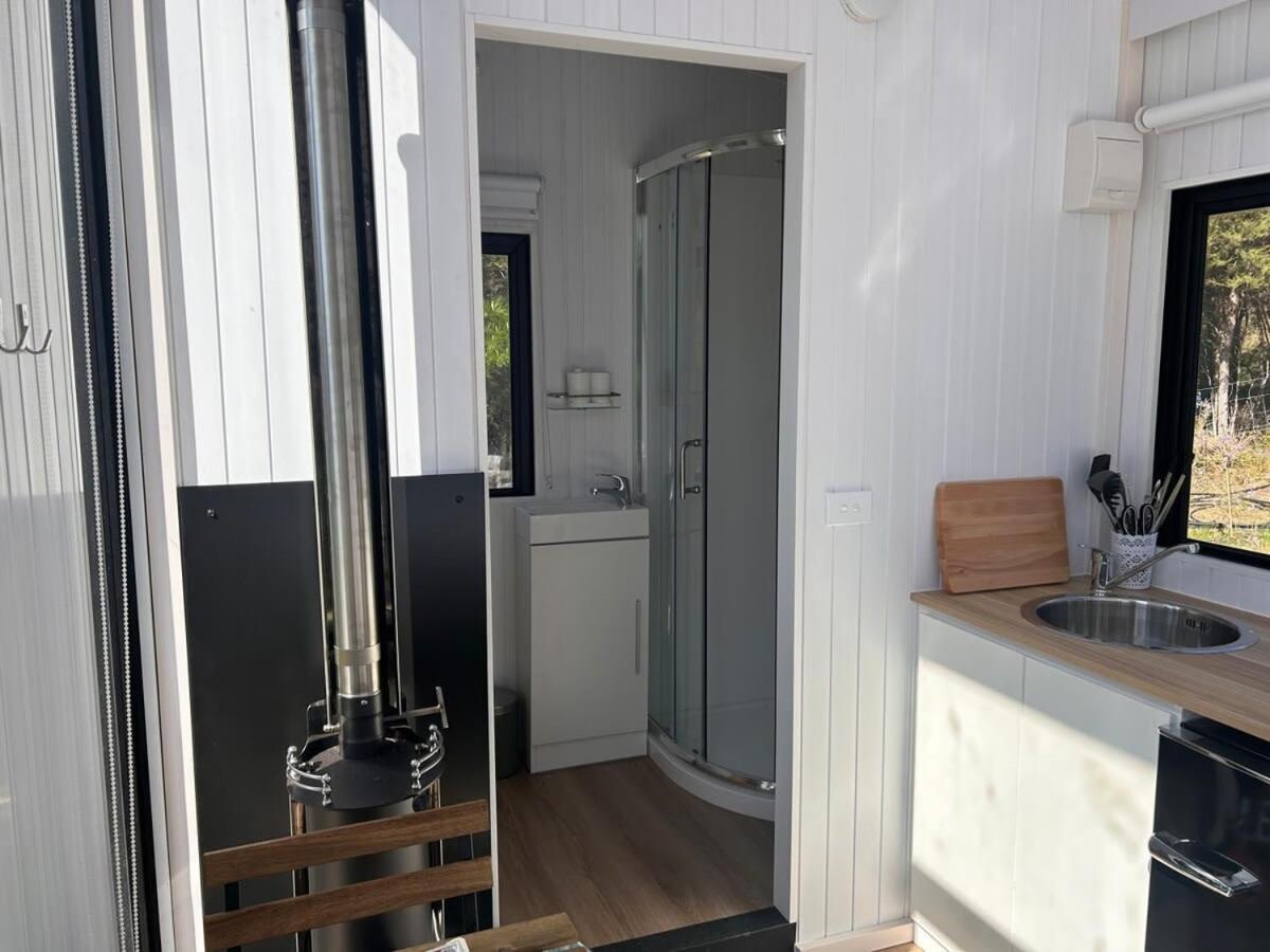 Вілла Ruru Tiny House By Tiny Away Rangihaeata Екстер'єр фото