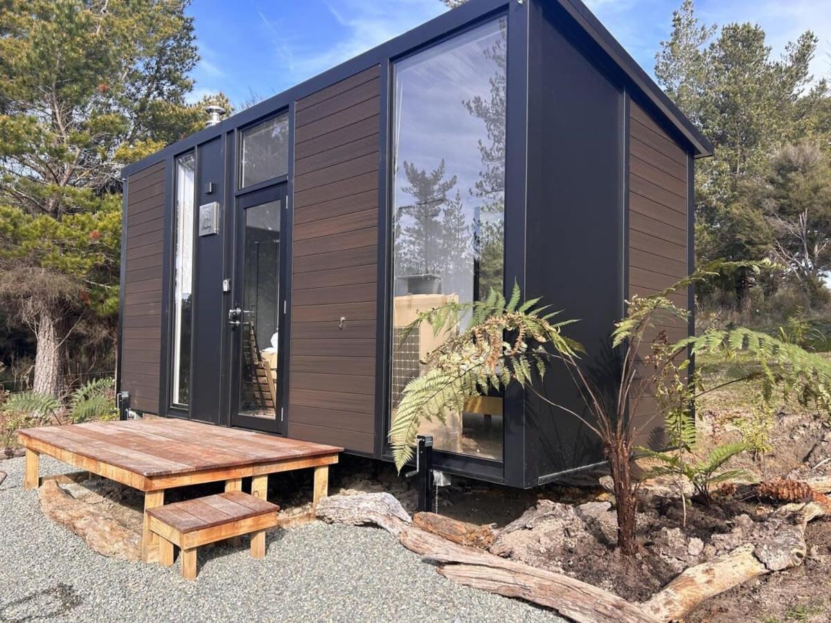 Вілла Ruru Tiny House By Tiny Away Rangihaeata Екстер'єр фото