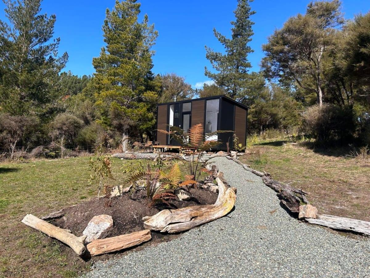 Вілла Ruru Tiny House By Tiny Away Rangihaeata Екстер'єр фото